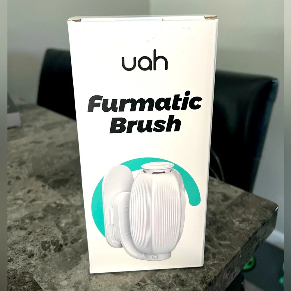 CAT MASSAGER BRUSH(new in box)